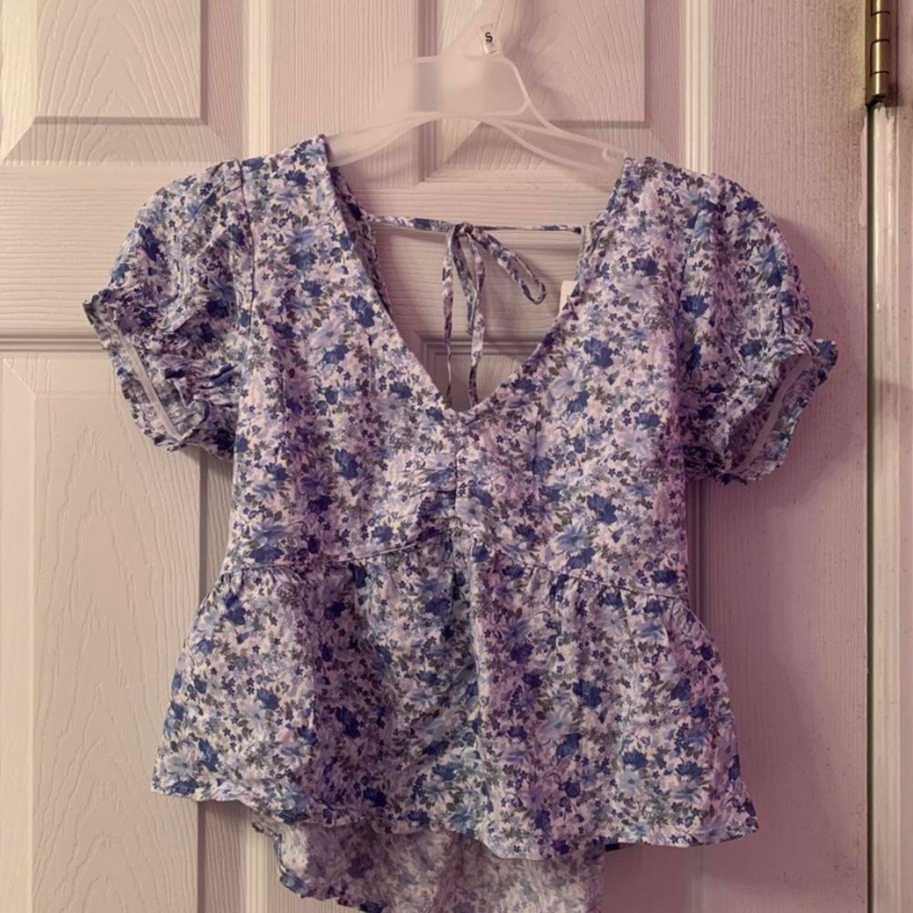 Blue Floral V Neck Hollister Top